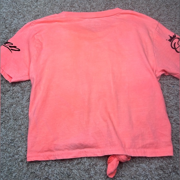 On Fire Size Medium “Queen of Everything” Coral Tied Crop Top - Picture 4 of 5